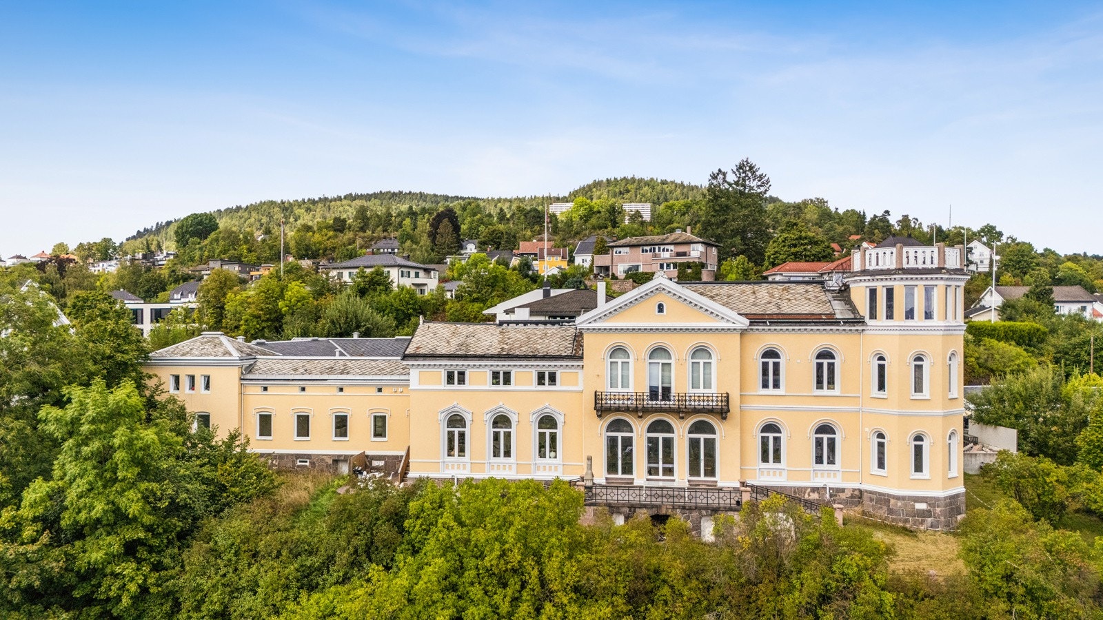 Fjellheim Gård, tegnet av Emil Victor Langlet, i barokk stil med klassiske detaljer. Galleribilde