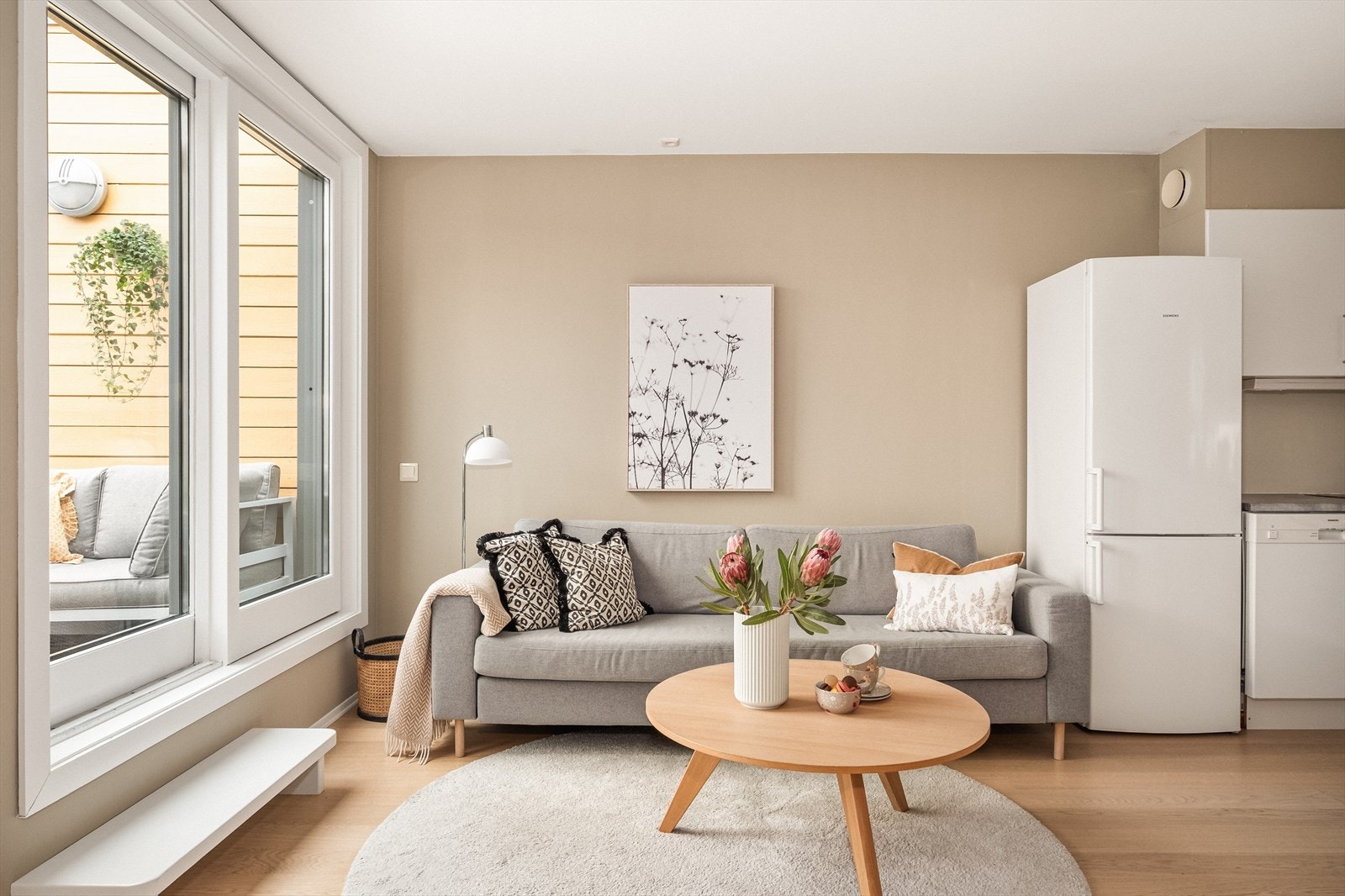 Stue/kjøkken er på 29,5 kvm og kan innredes med både sofagruppe og spisebord. Galleribilde