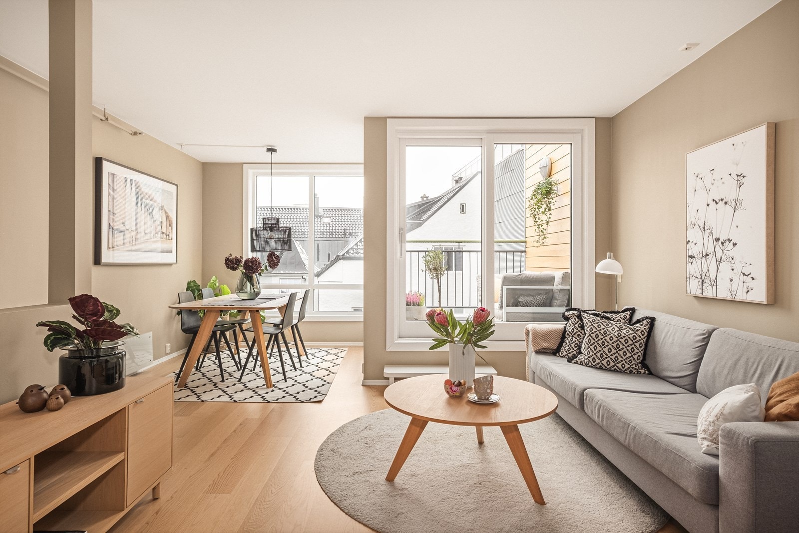 Moderne og lys toppleilighet med sentral og attraktiv beliggenhet midt i Bergen sentrum. Galleribilde