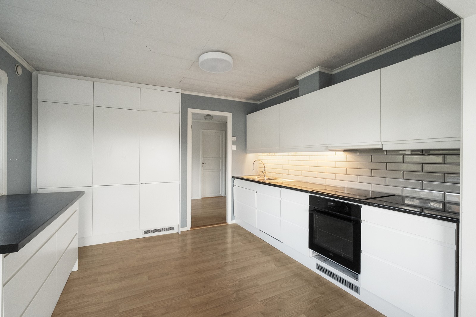 Her har man mye både skap- og benkeplass, og man har god plass til hele familien! Galleribilde