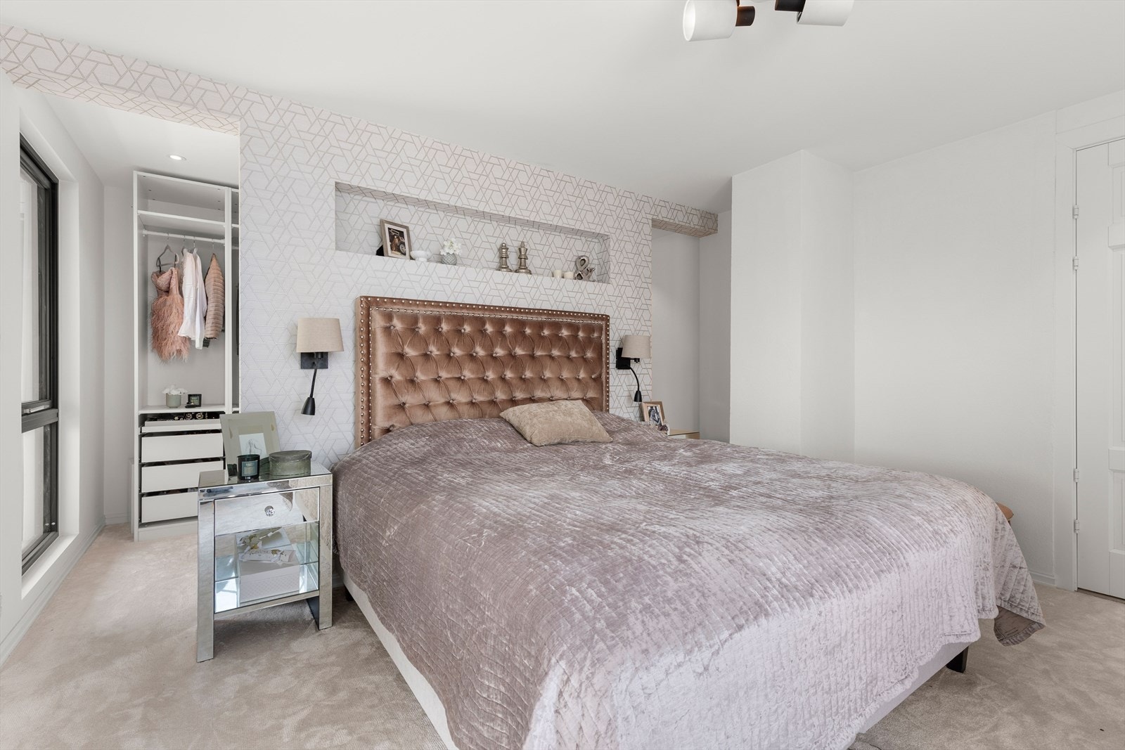 Hovedsoverommet er på hele 22,5 kvm, hvor walk-in-closetet utgjør 7,6 kvm. Galleribilde