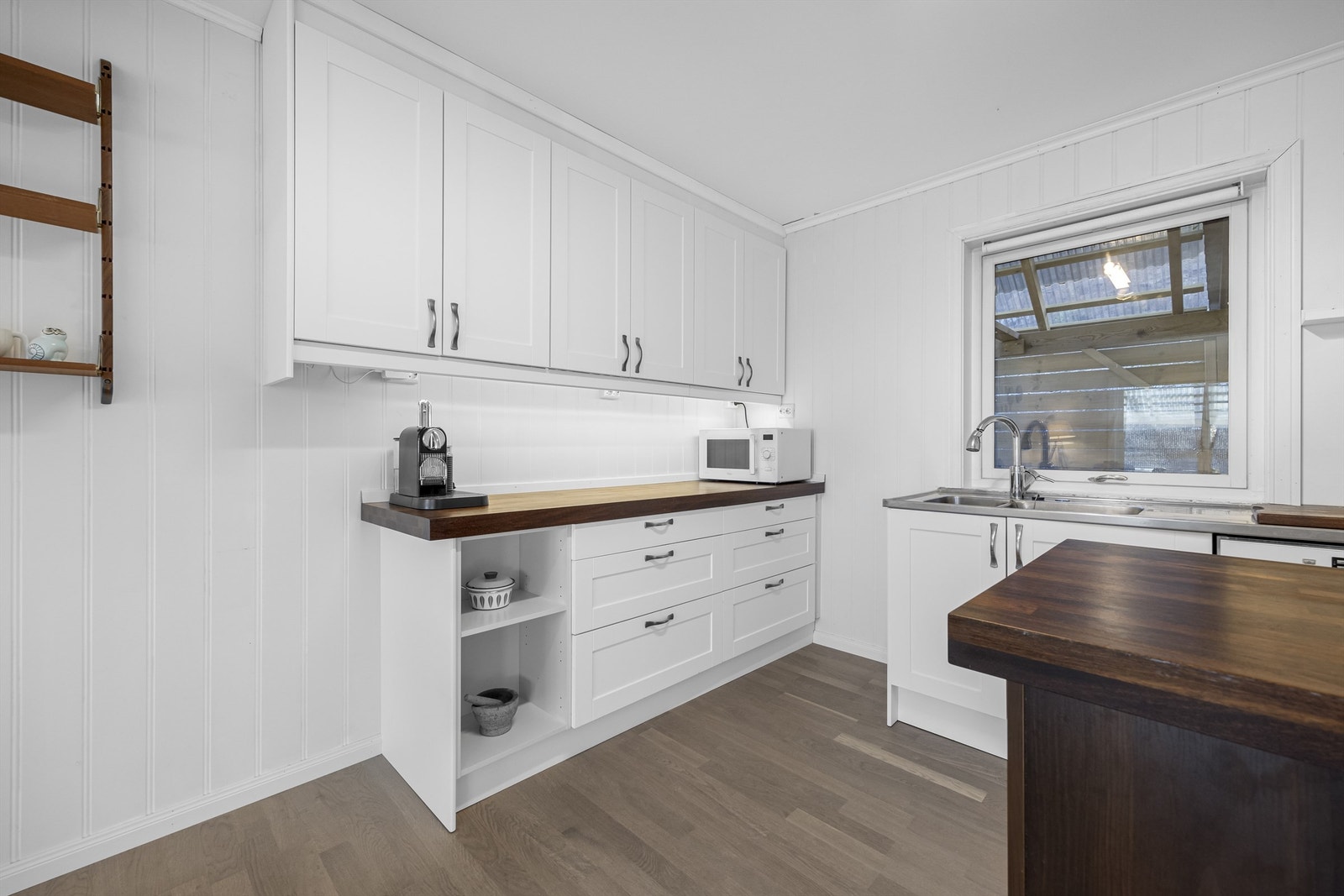 Lyst og trivelig kjøkken Galleribilde