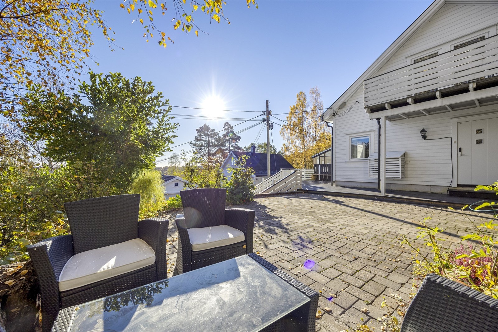 Vertikaldelt del av to mannsbolig i sentralt boligområde. God plass til parkering og flott uteplass! Galleribilde