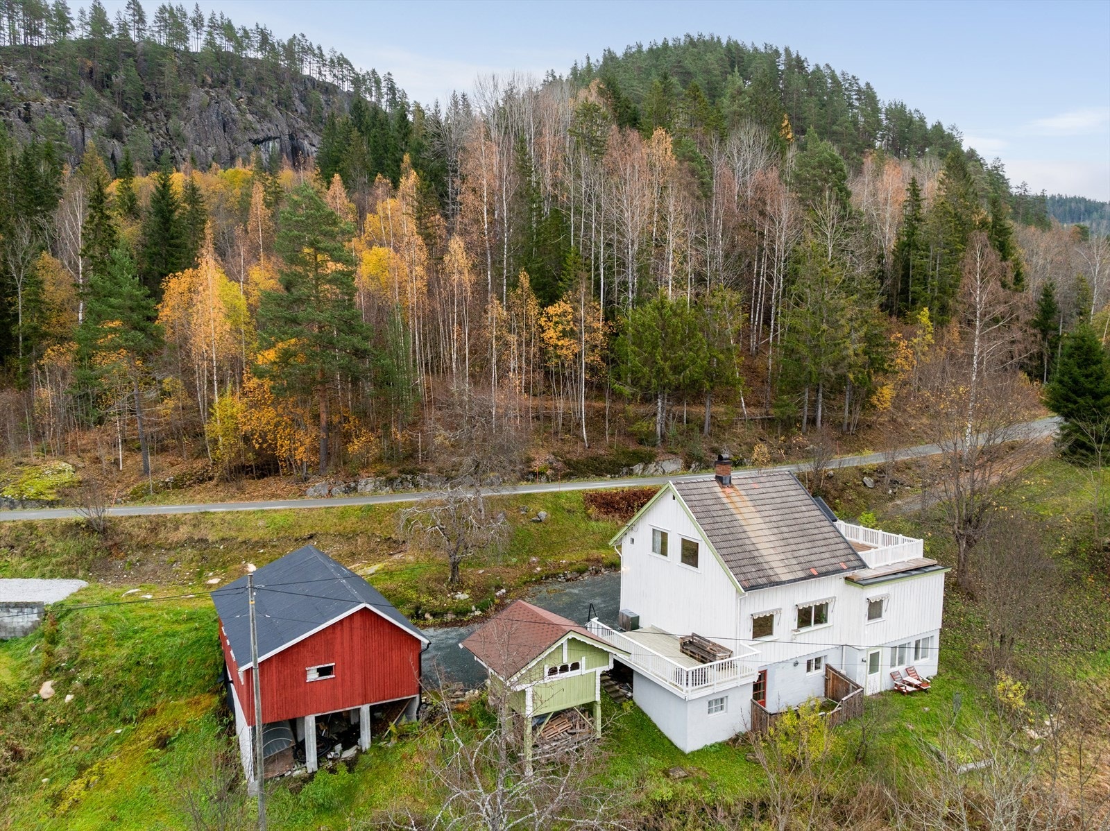 EiendomsMegler1 ved Ann Helén Jamtveit presenterer Gotuholtvegen 22! Foto: Inbovi Galleribilde