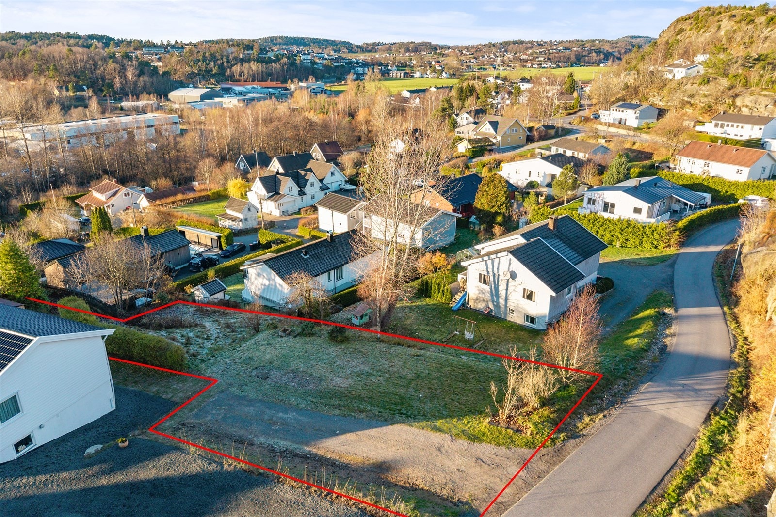 Velkommen til Gjekstad - et populært og veletablert boområde hvor du kan realisere boligdrømmen på en romslig tomt med en av områdets beste beliggenheter. Galleribilde