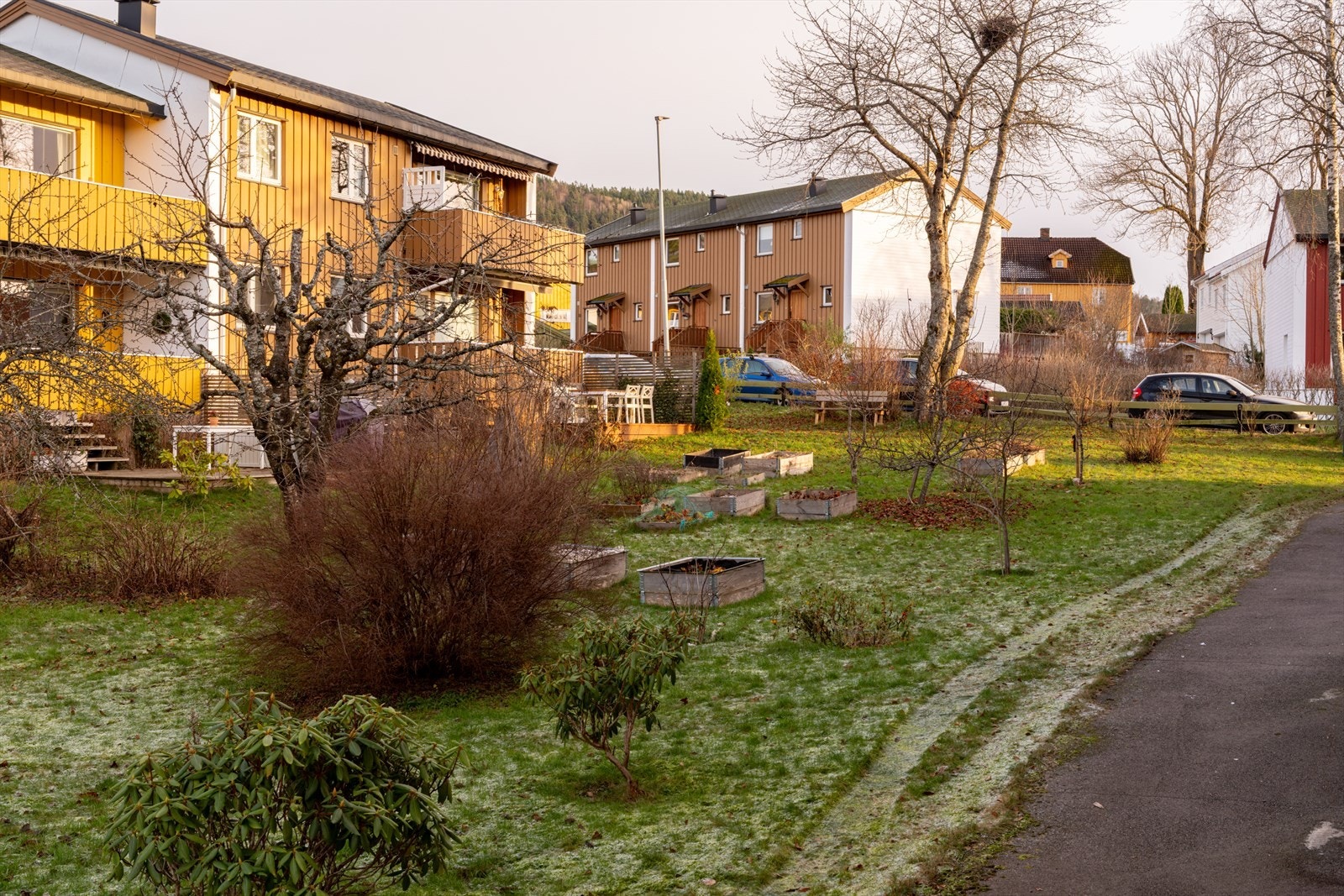 Parsellhager, gangstier m.m. Galleribilde