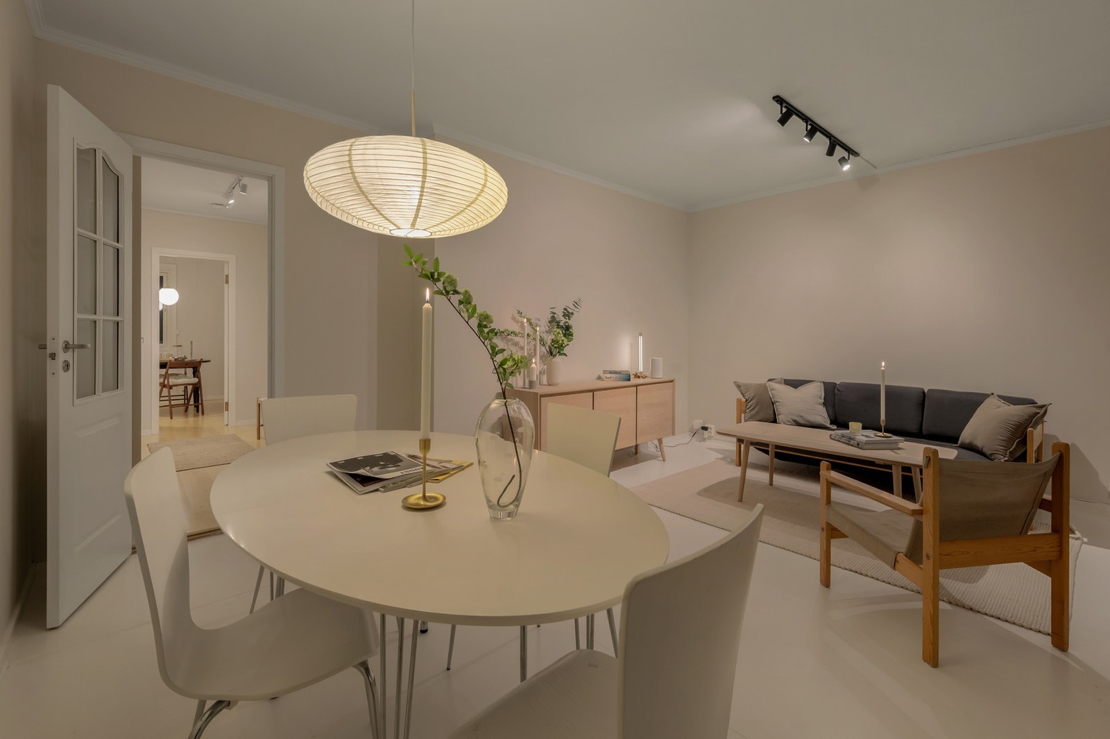 Gode møblerings muligheter på stua. Galleribilde