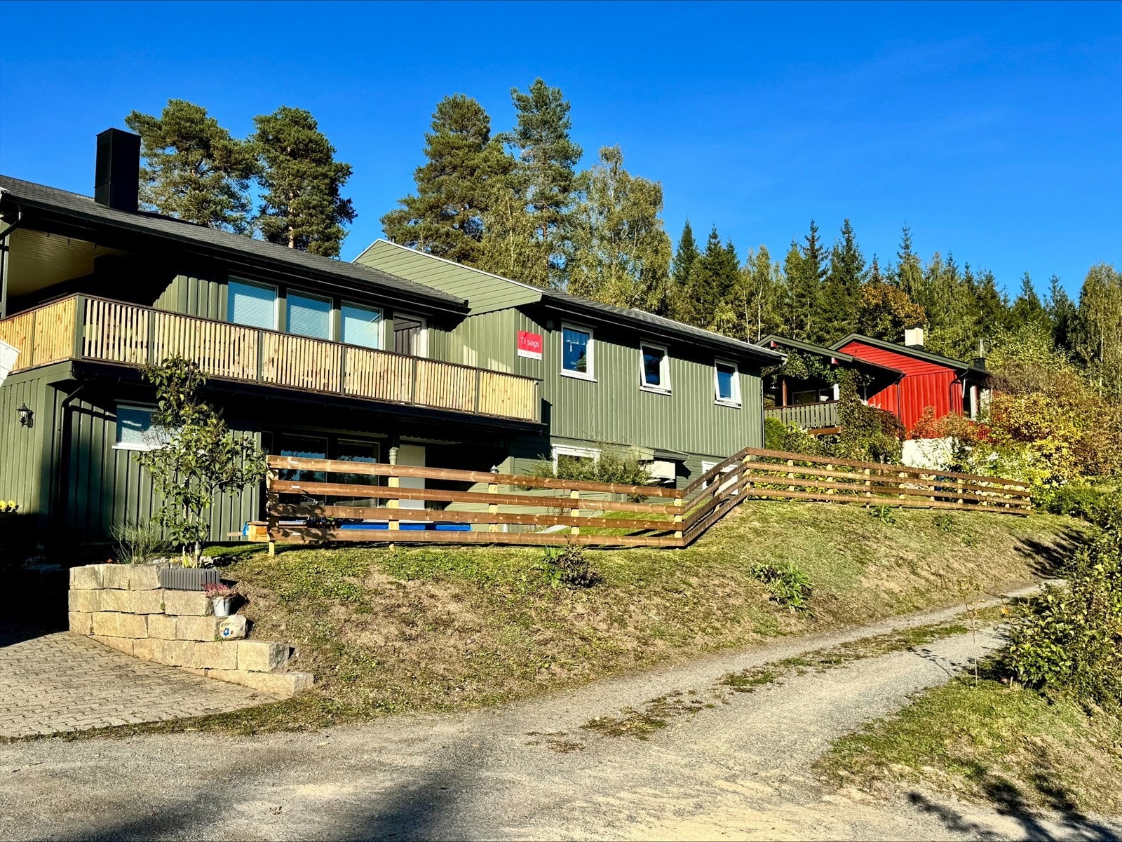 Dette er en fin enebolig med pent opparbeidet hage. Galleribilde