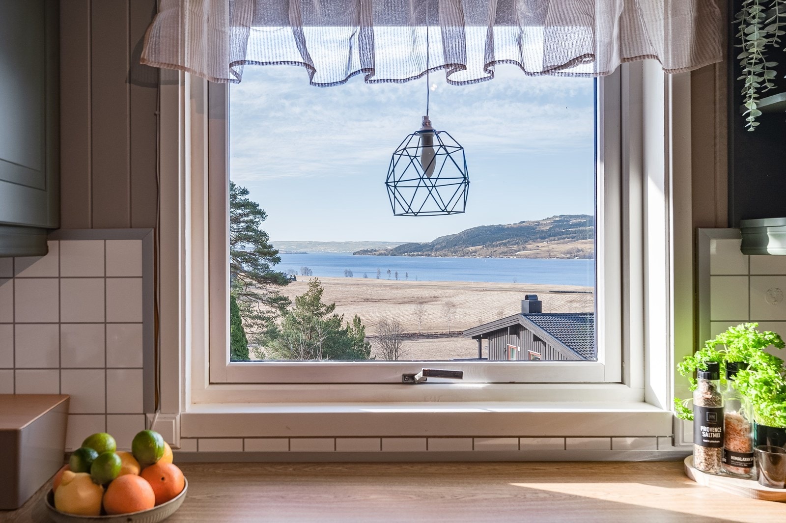 Utsikten fra kjøkkenet. Galleribilde