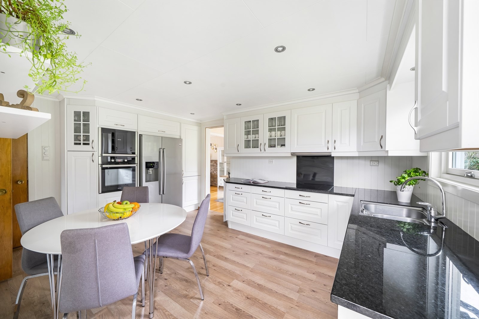 Steinplate på kjøkkenet - en ypperlig løsning for de som liker å bake. Galleribilde