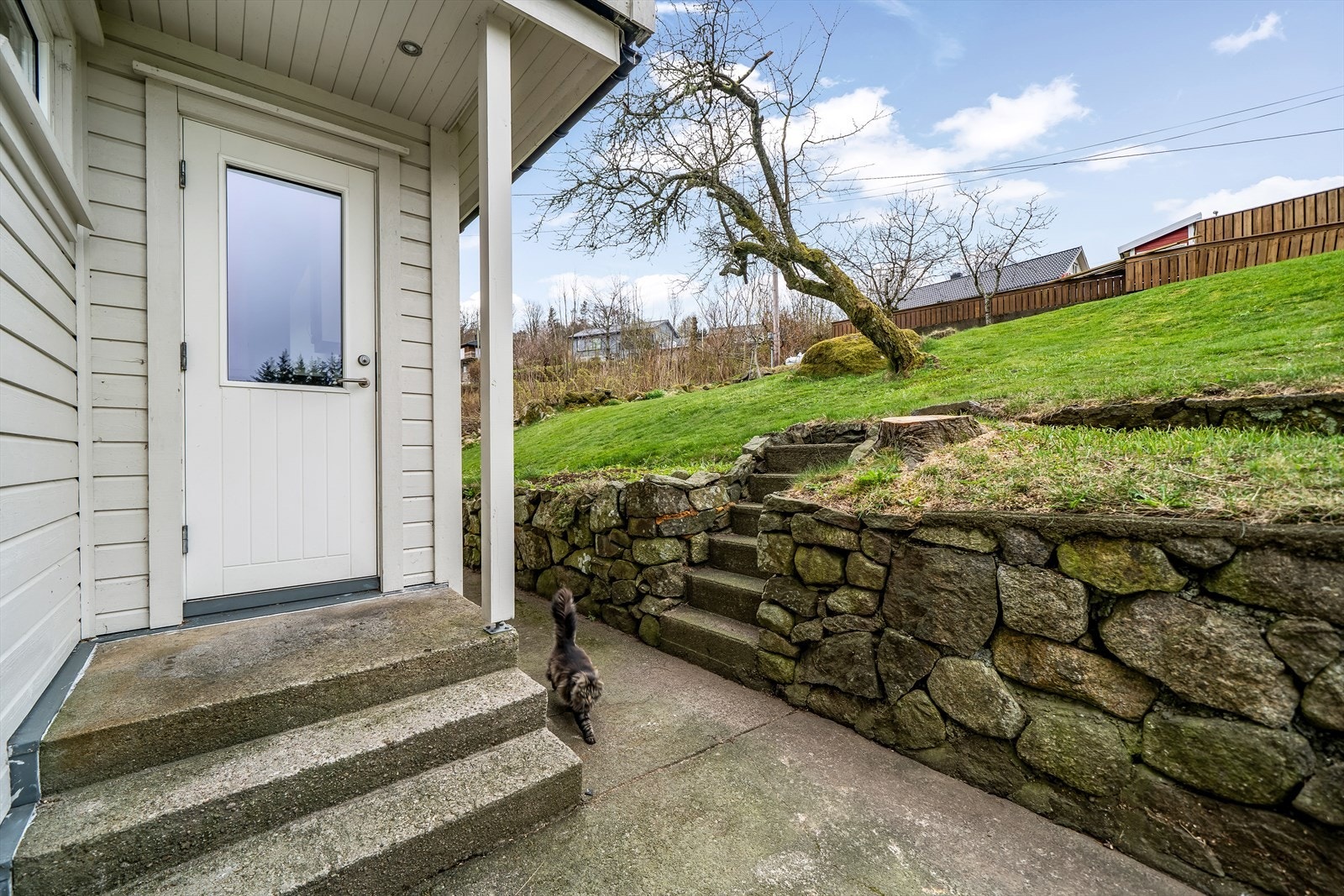 Inngang til kjøkkenet på baksiden. Galleribilde