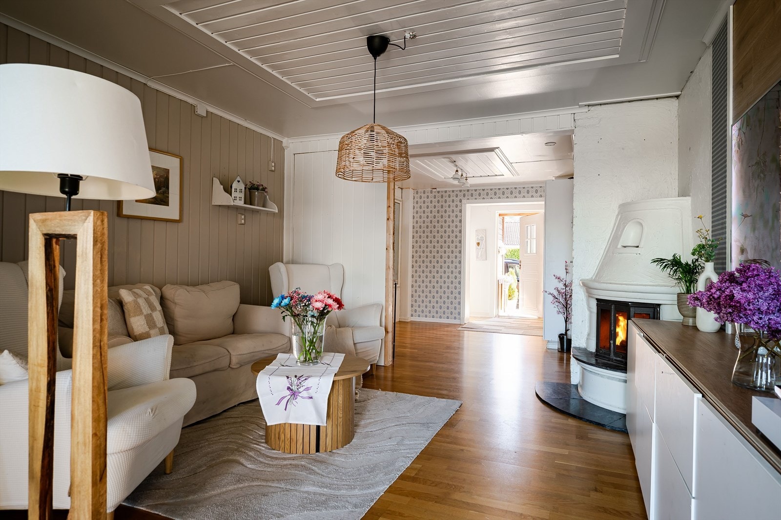 Stue med peisovn. Galleribilde