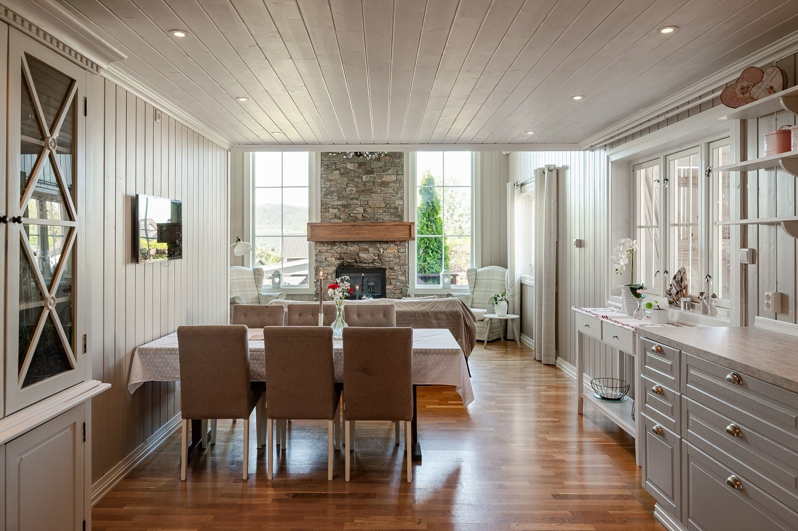 Koselig stue/kjøkken i hoveddel. Galleribilde