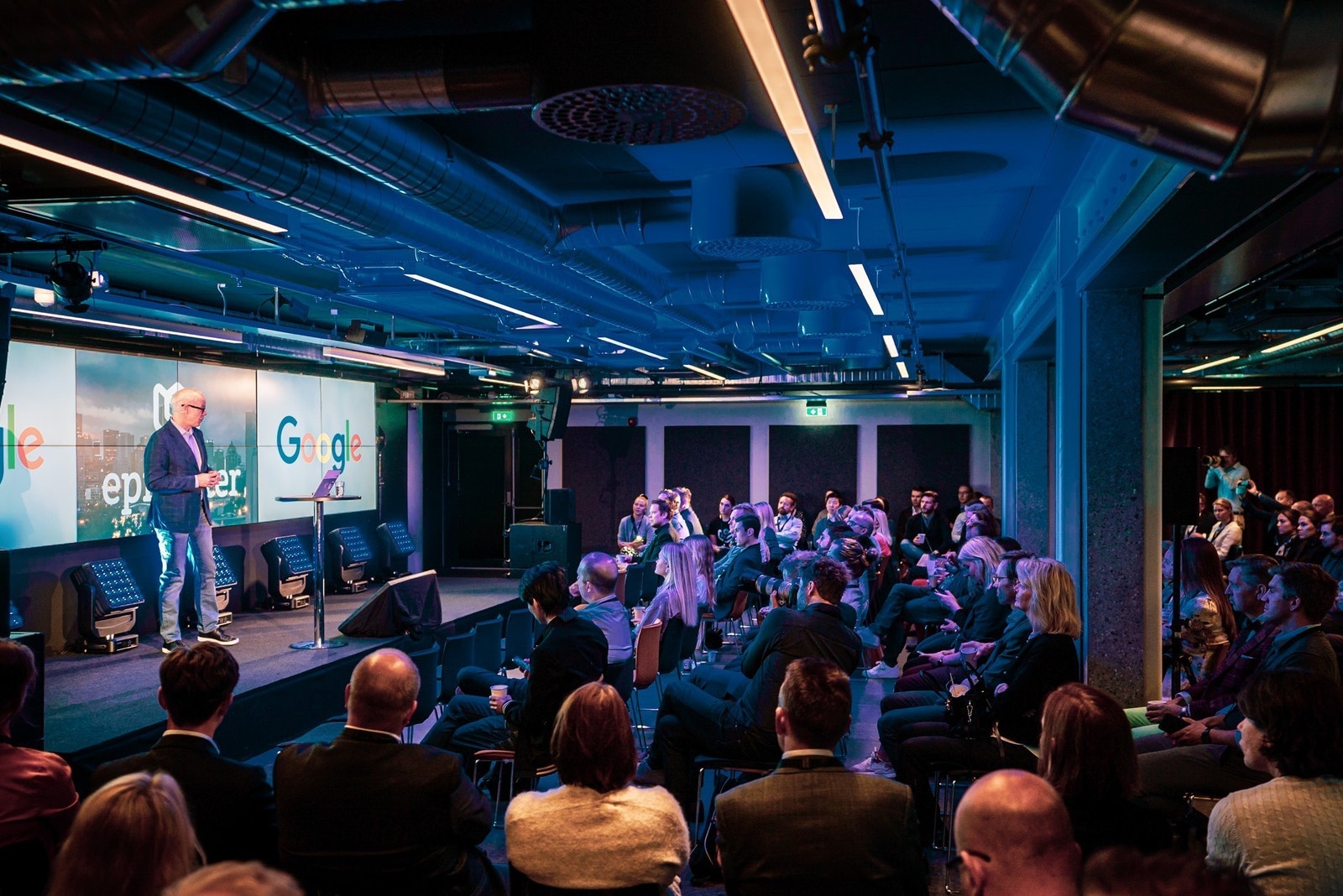 Du får også mulighet til å delta på eventer, konferanser og diskusjoner hvor kunnskapsdeling står i fokus. Galleribilde