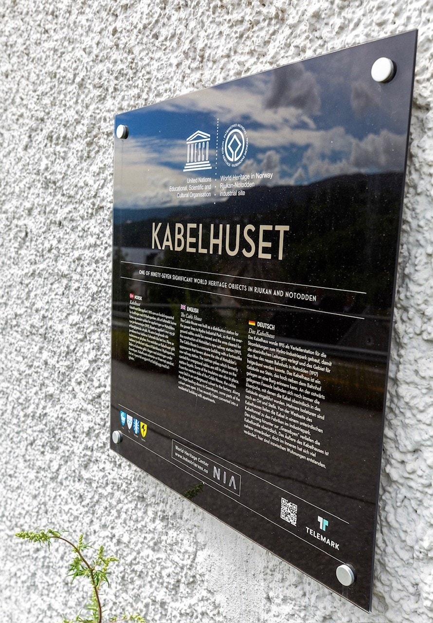 Kabelhuset - skilt på bygningen Galleribilde