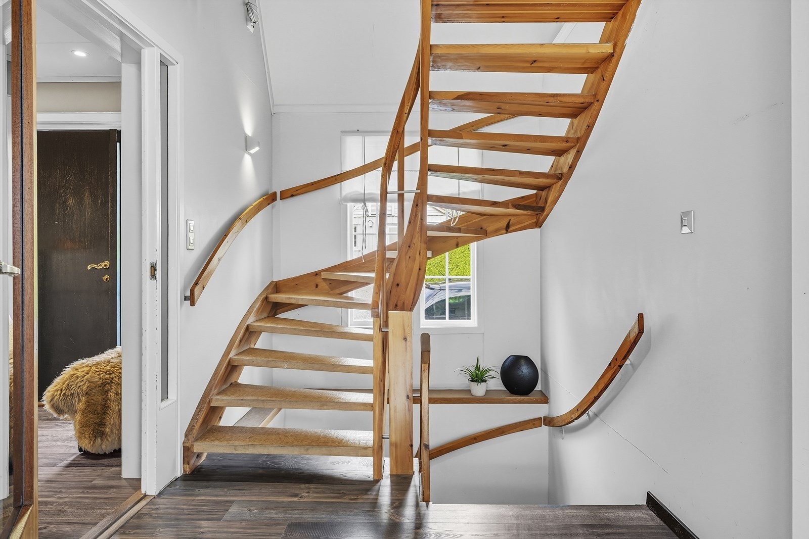 Trapperom/gang Galleribilde