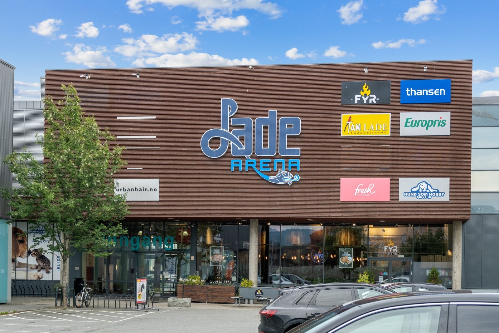 Lade Arena som har alt man skulle trenge av butikker og servicefasiliterer. Galleribilde