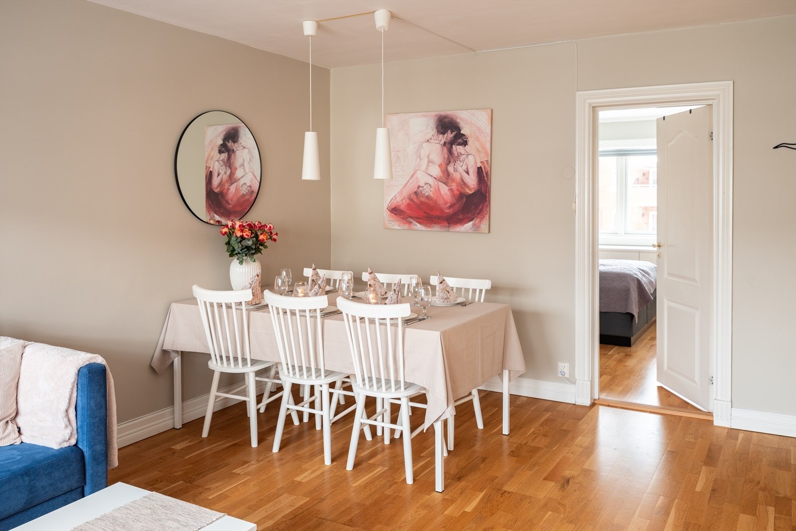 Etter dagens løsning får spiseseksjonen sin plassering ved sofagruppen. Galleribilde