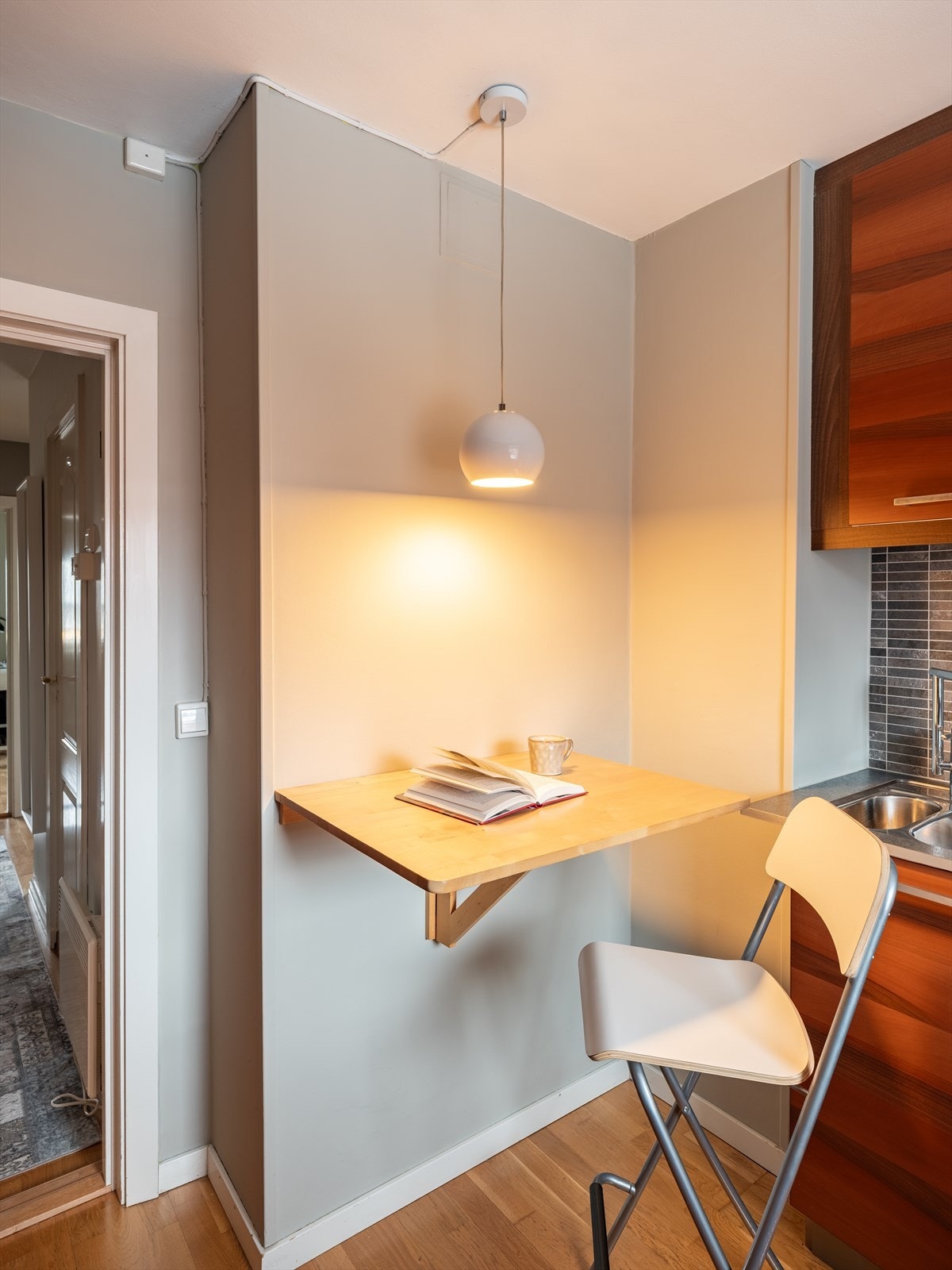 Etablert praktisk veggmontert klaffebord løsning. Galleribilde