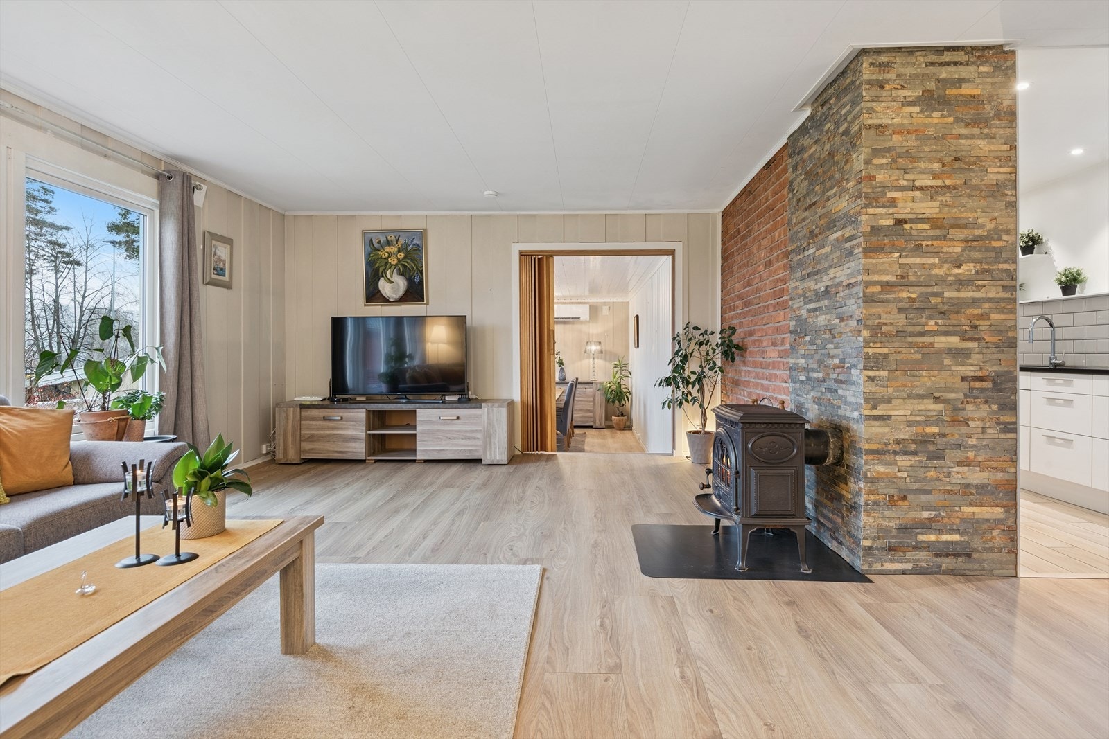 Fra stuen er det adkomst til spisestuen. Galleribilde