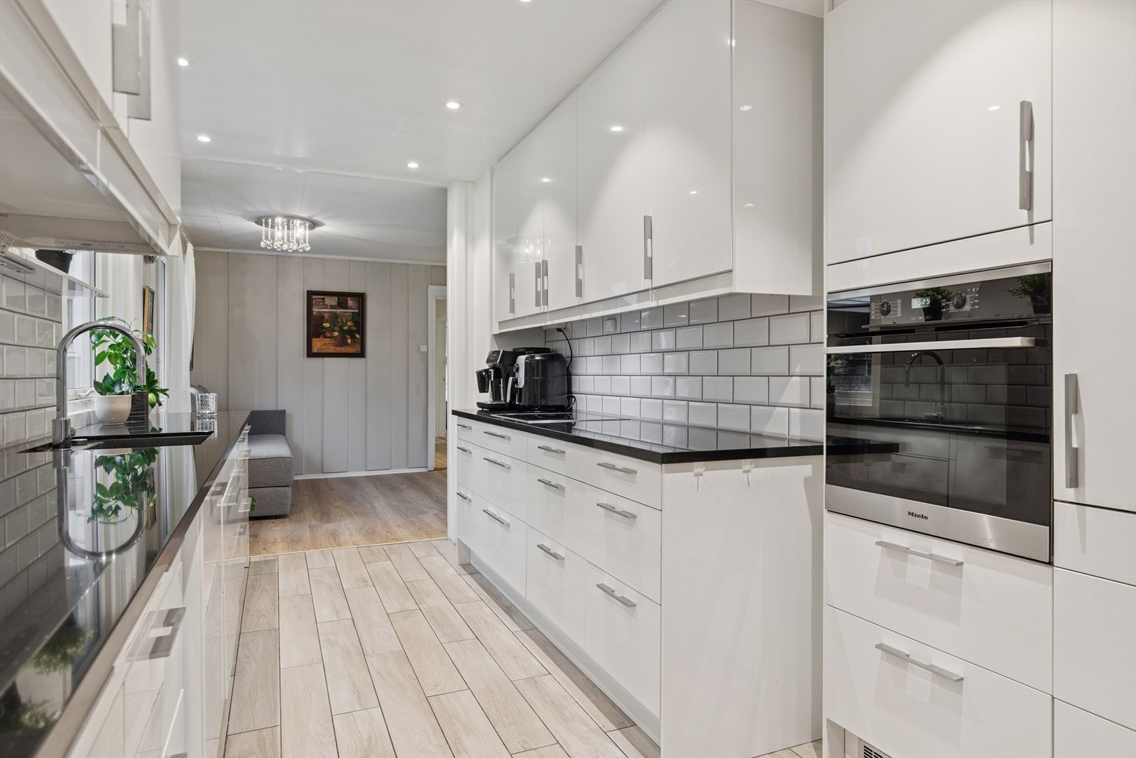 Boligen har et flott kjøkken fra 2017. Galleribilde