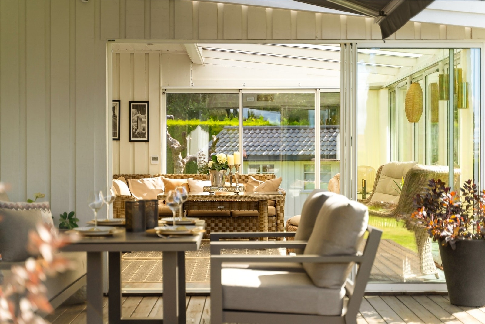 I tilknytning til terrassen, ligger det en innglasset terrasse Galleribilde