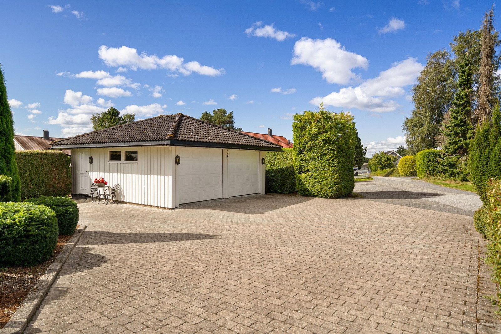 Det er gode parkeringsmuligheter på eiendommen Galleribilde