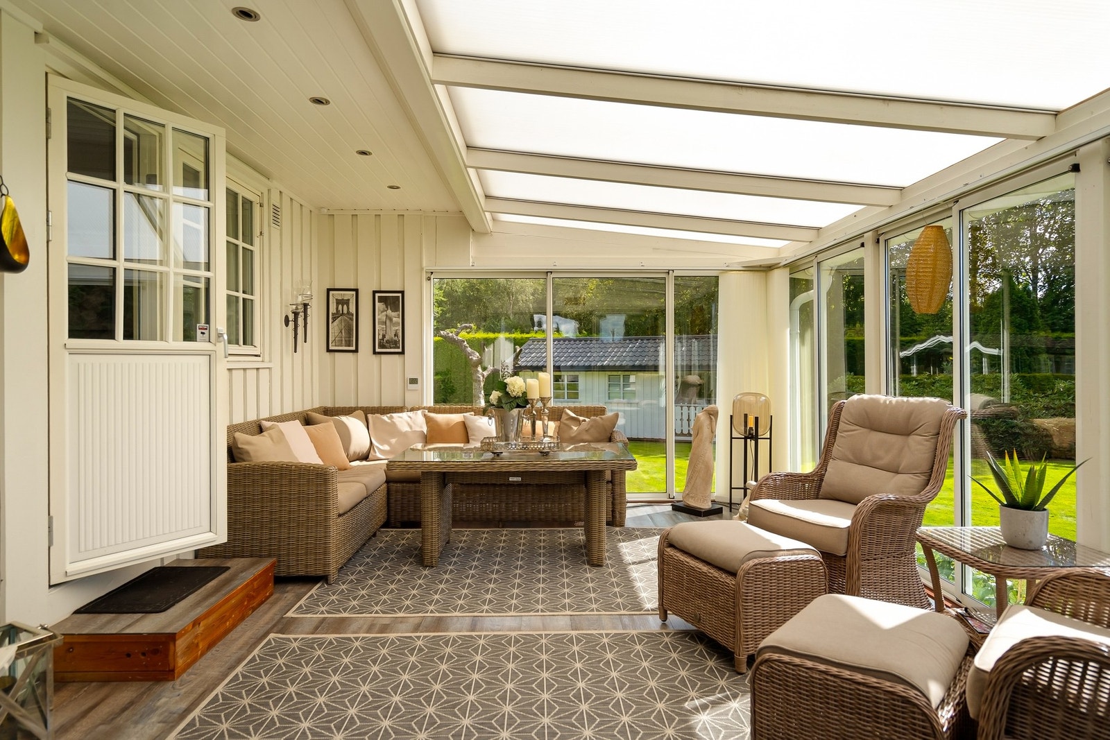 Den innglassede terrassen er på 18 kvm og forlenger utesesongen Galleribilde