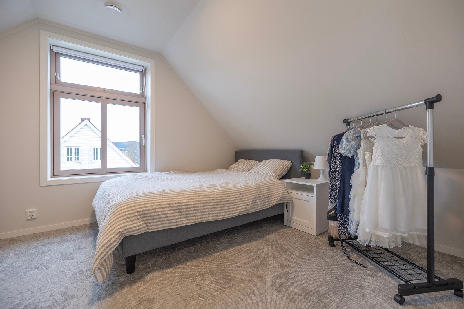 Soverom på loftsetasje, oppmålt til ca. 10 kvm. Galleribilde