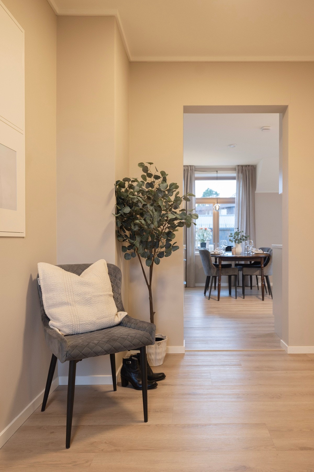 Gang/entrè er oppmålt til ca 9,5 kvm. Galleribilde