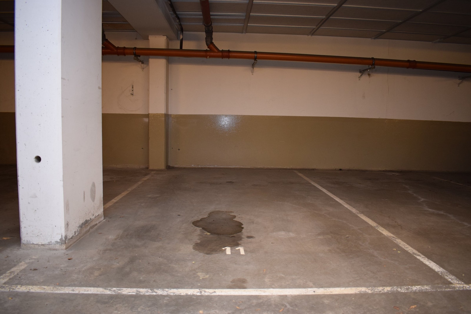 Garasjeplass til leiligheten. Galleribilde