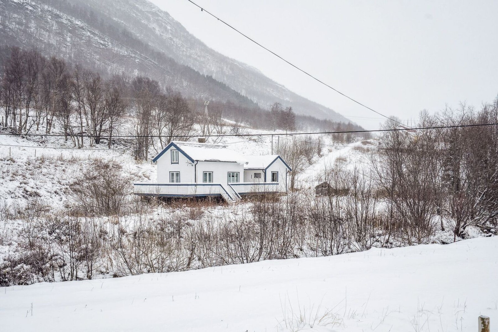 En sjarmerende hytte fra 1910! Hytta er tilbygd i 2003 med ekstra soverom, bad og kjøkken Galleribilde
