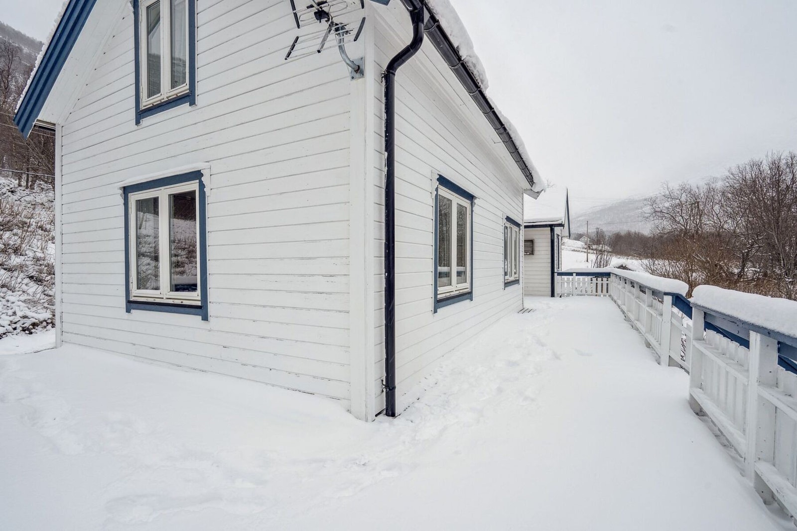 Vinduer i 1. etasje og på loft er skiftet i perioden 2003-2006 Galleribilde