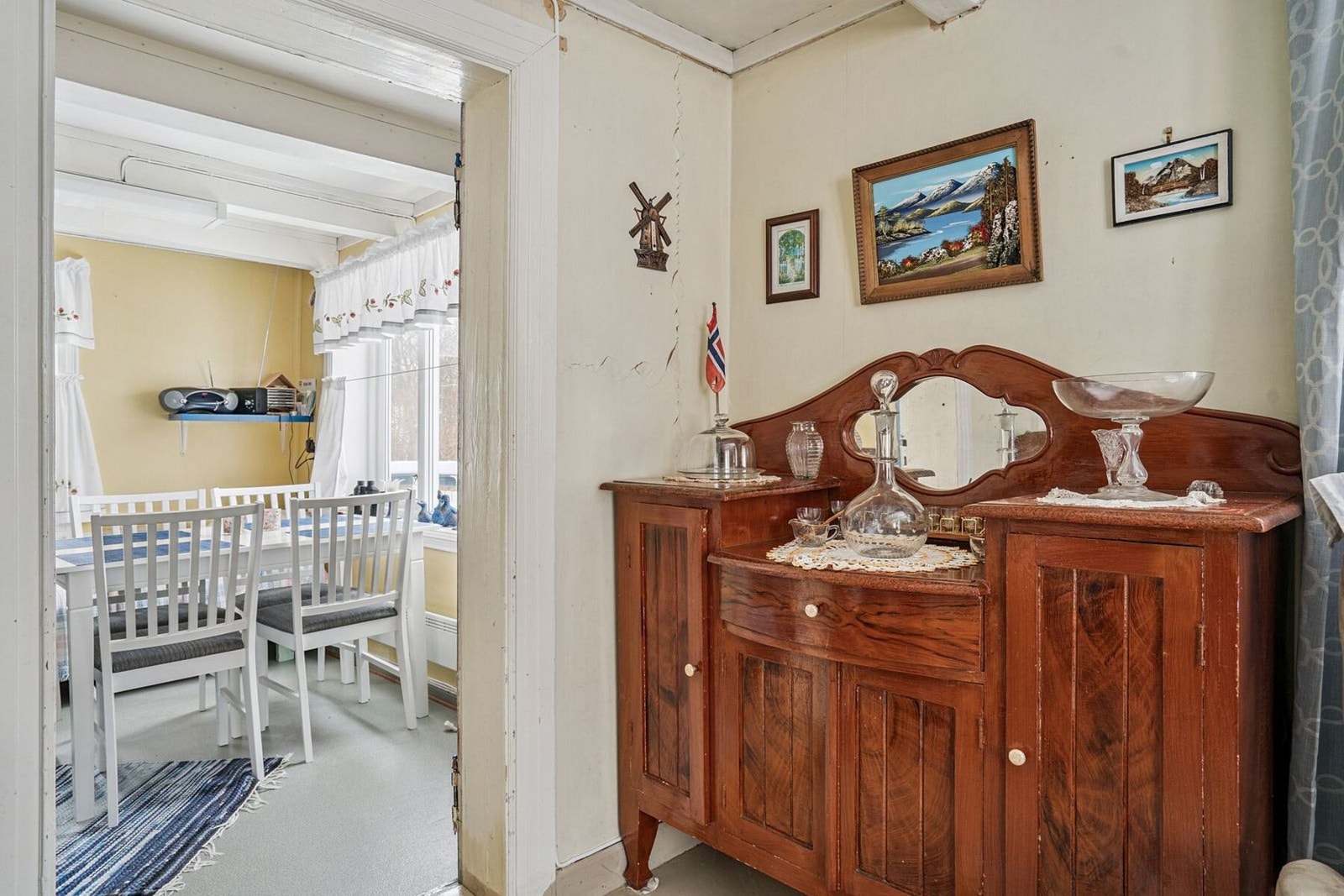 Åpning mellom stue og spisestue Galleribilde