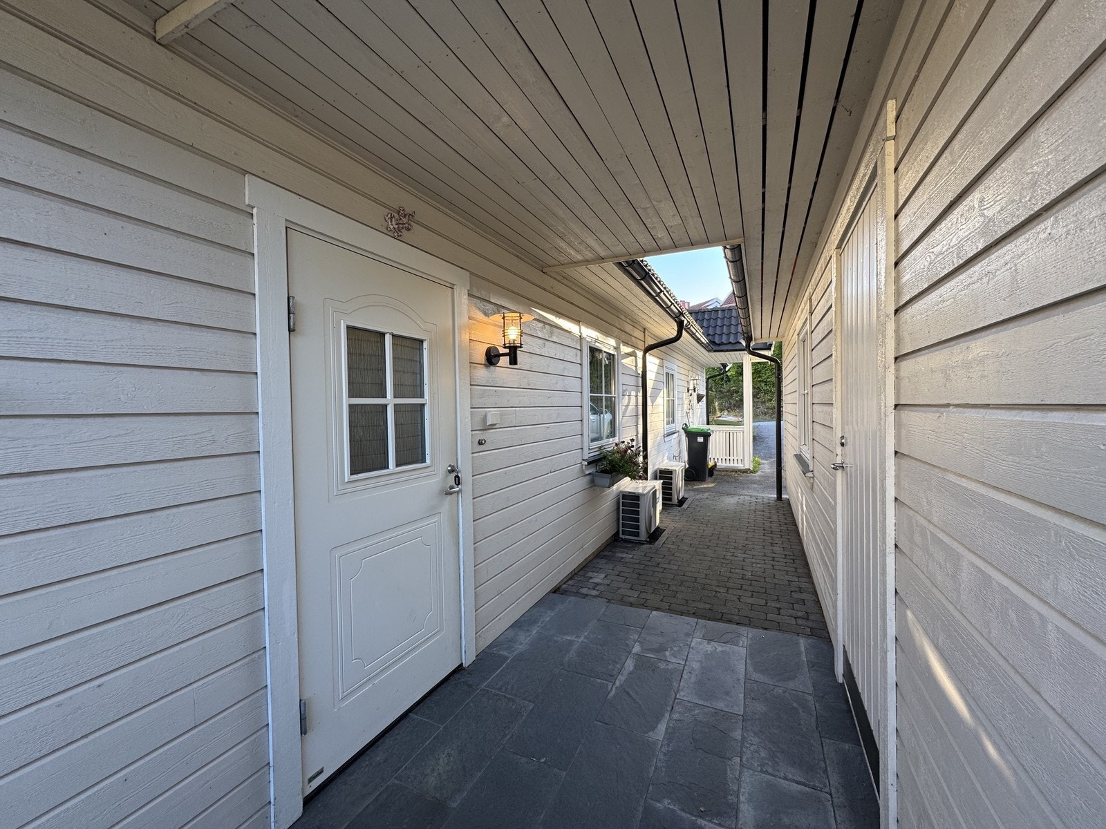 Inngangsparti. Galleribilde