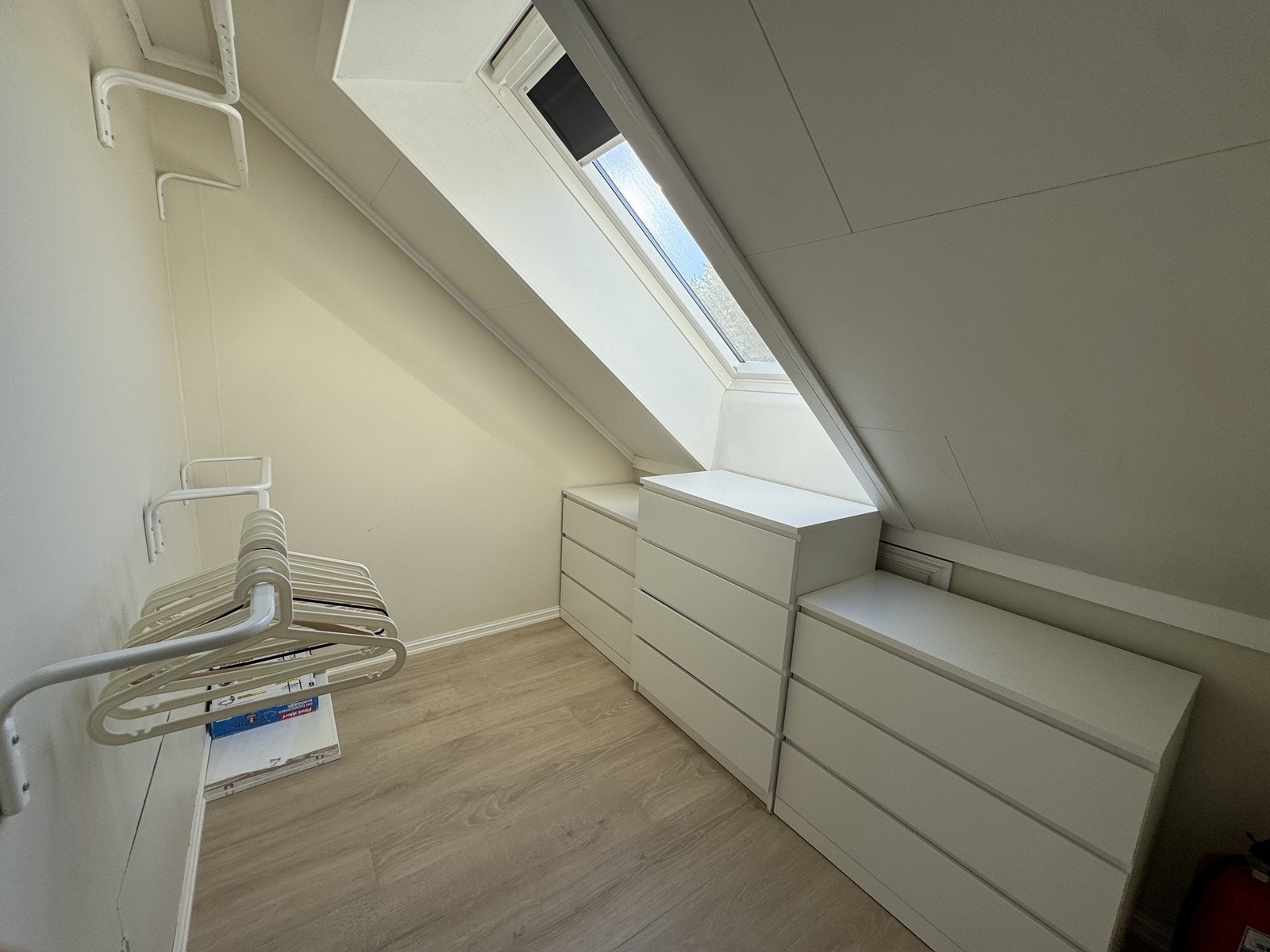 Garderobe / Bod. Galleribilde