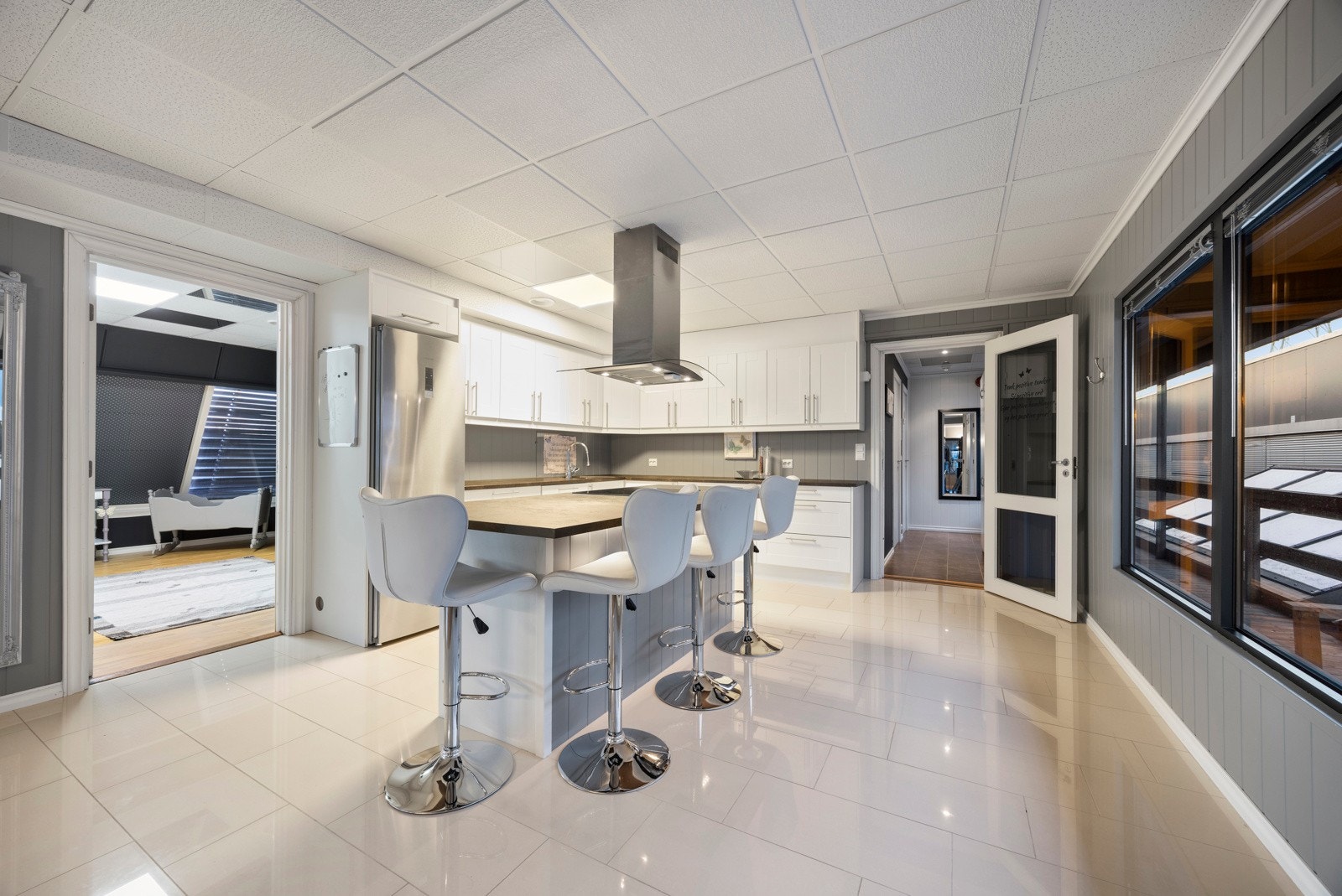 Stilrent og funksjonelt kjøkken fra 2015 Galleribilde