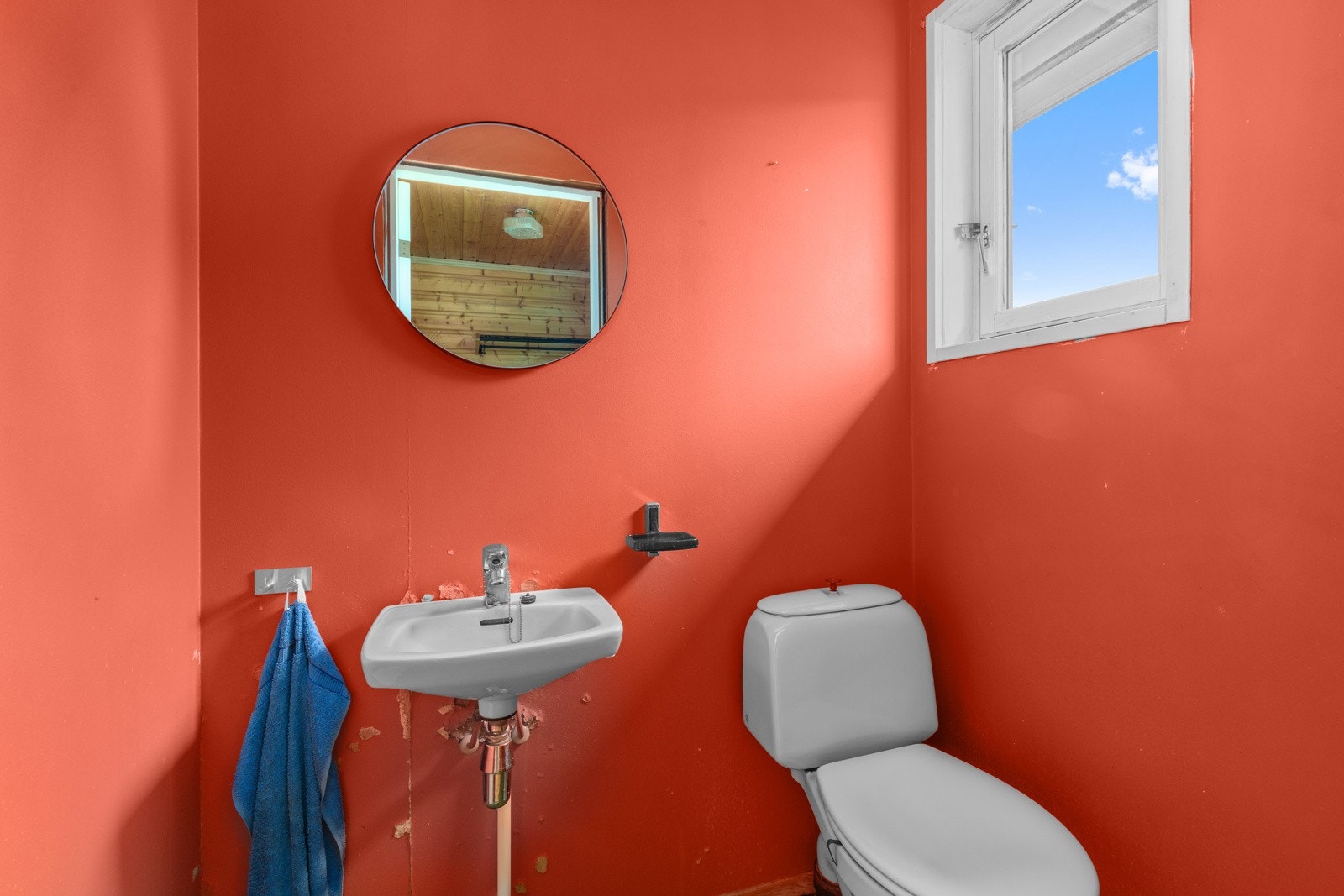 Toalett er praktisk plassert ved inngangsdøren. Galleribilde