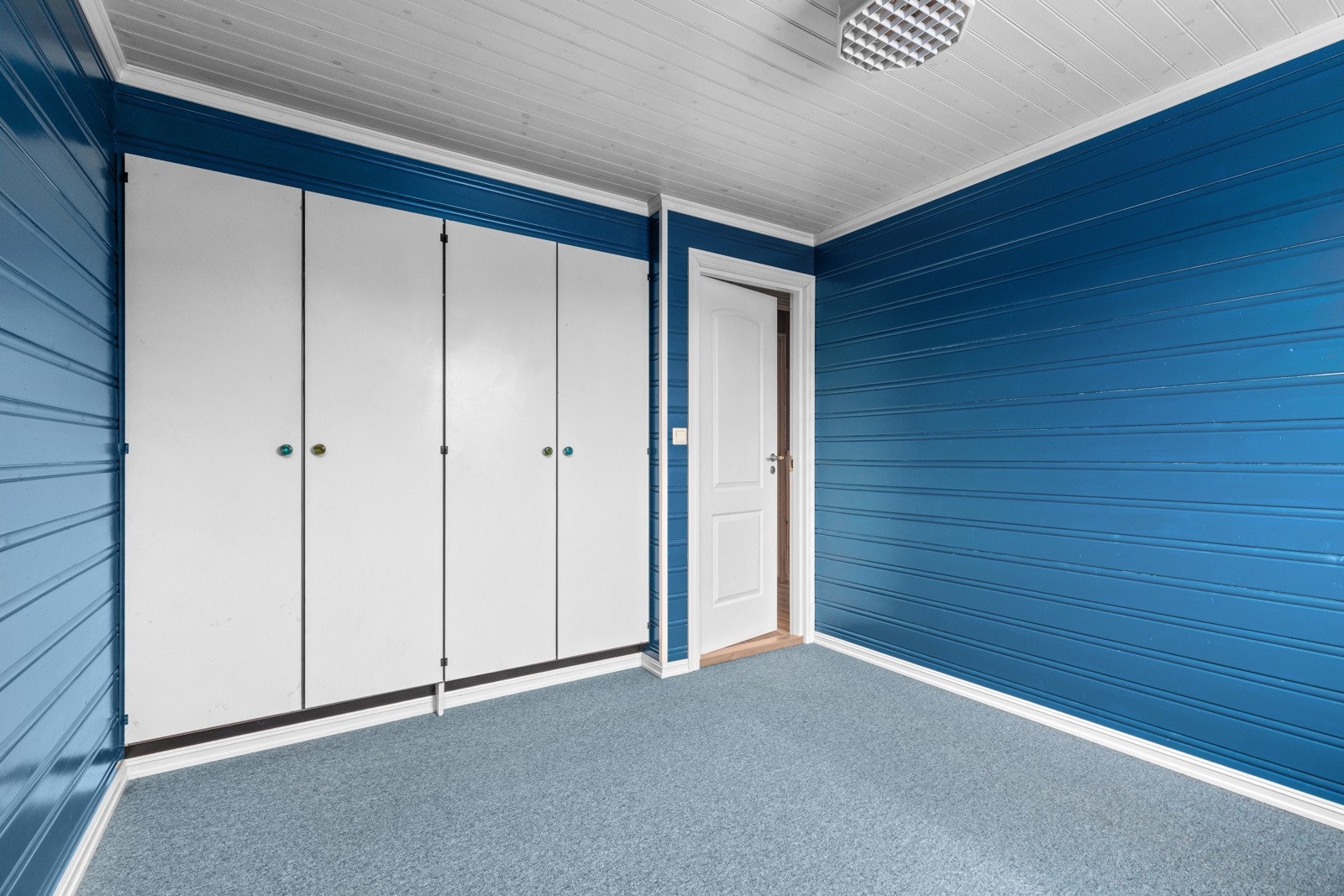 Hovedsoverommet har godt med garderobeplass. Galleribilde