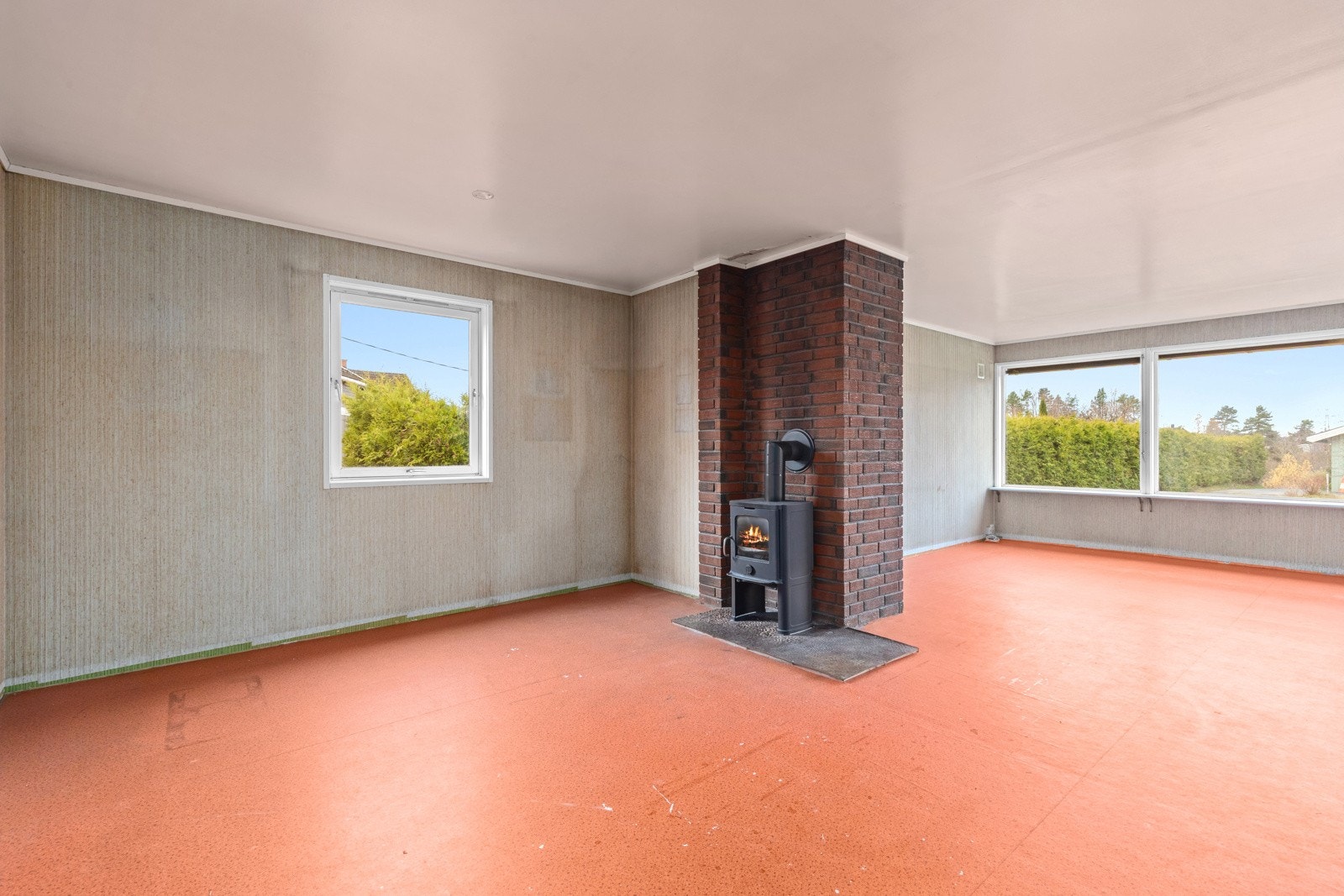 Spisestue og stue. Galleribilde