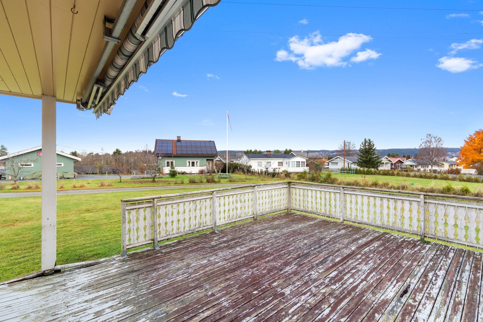 Fra terrassen er det åpent og fin utsikt. Galleribilde