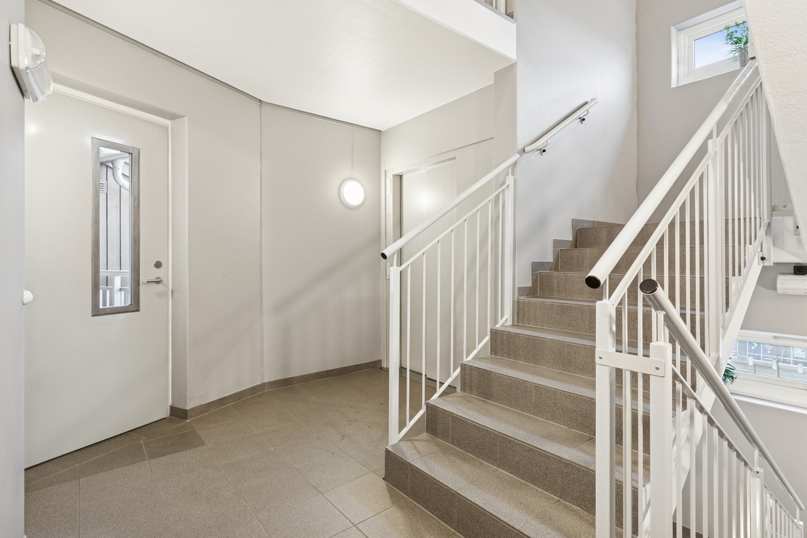 Bygget har heis som tar deg helt opp til byggets 4. etasje. Galleribilde