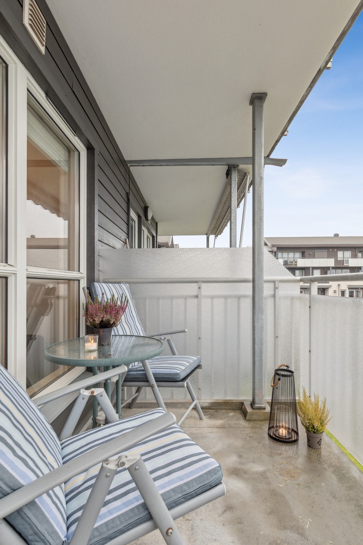 Sydvendt balkong med gode solforhold. Her kan du nyte varme dager og pent vær. Galleribilde