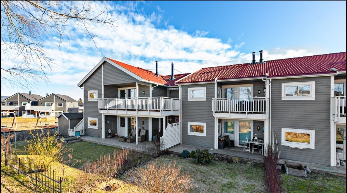 Fasade Terrasse, leilighet i andre etasje til høyre Galleribilde