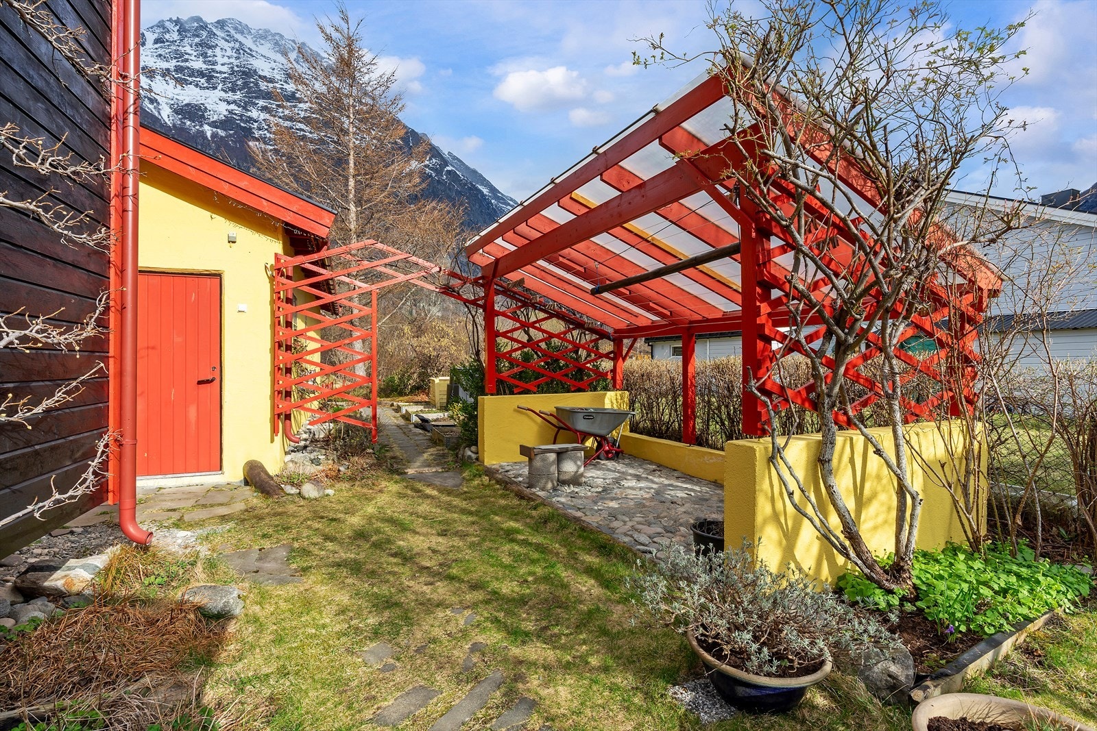 Terrasser, bod/drivhus og plenareal Galleribilde