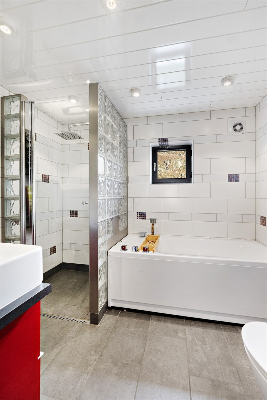 Badekar og dusjhjørne. Galleribilde