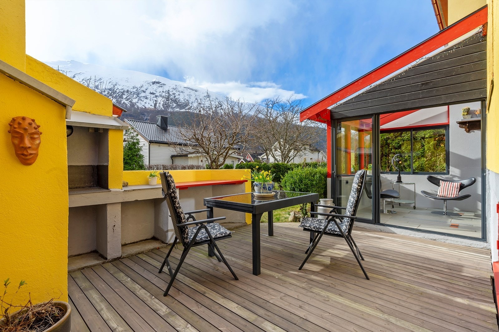 Usjenert uteområde. Galleribilde