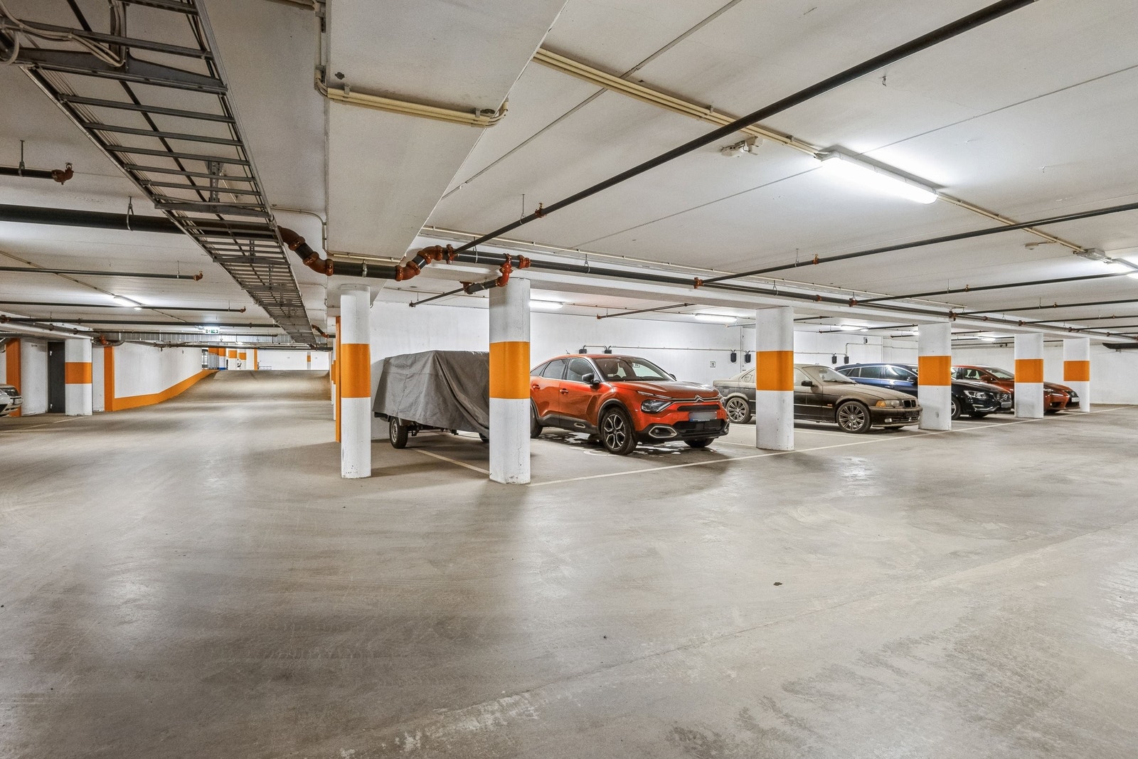 Romslig HC-garasjeplass inkl. el-bil lader klar til bruk. Galleribilde