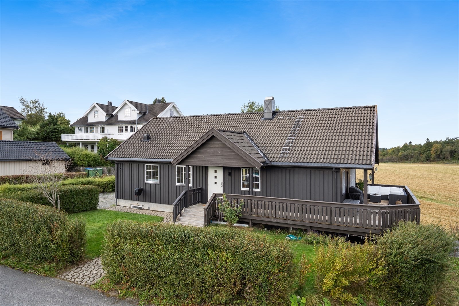 Boligen ligger i et rolig og etablert område. Galleribilde