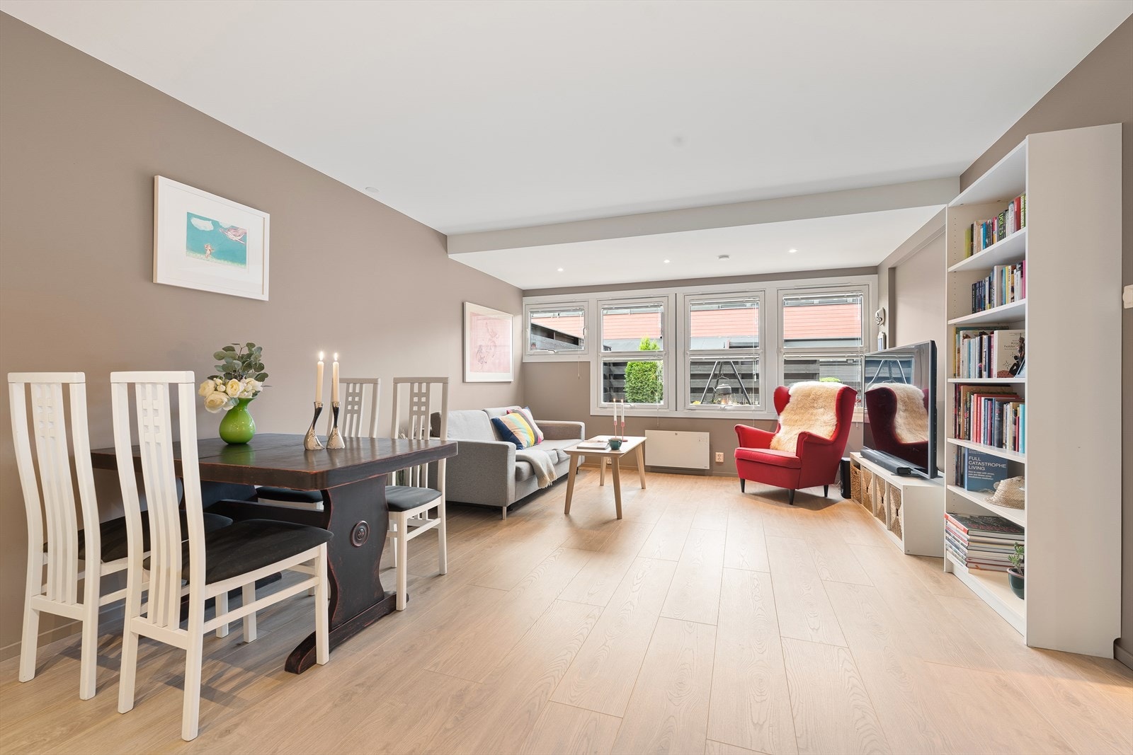 Strøken 2-roms med stor og solrik uteplass Galleribilde